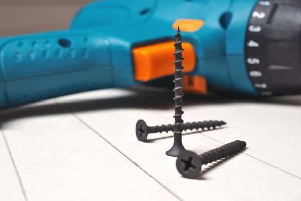 Screw It: How To Choose The Right Size And Type Of Screws Black drywall screws and power drill