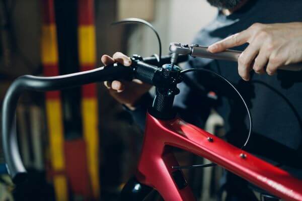 A torque wrench being used on a bike's handlebars